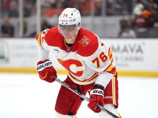 Calgary sa odlepilo z dna NHL aj vďaka Slovákom. Pospíšil odohral najlepší zápas sezóny, chválil ho tréner