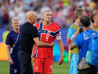 Otec Erlinga Haalanda obvinil rozhodcu z „krádeže“. Reakcia jeho dávneho rivala prekvapila