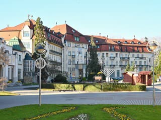 Poplach v známom hoteli v Piešťanoch. Evakuovať museli približne 140 ľudí
