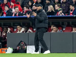 Tréner Bayernu Mníchov po kolapse na tréningu skončil v nemocnici, klub mu vyjadril podporu