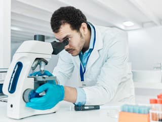 Za každým ôsmym prípadom rakoviny sa skrýva infekcia. Mnohým sa pritom dá predísť