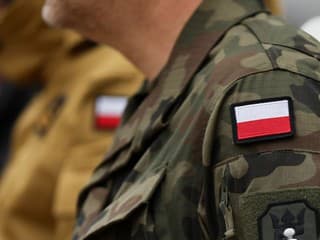 Našli kráter aj trosky. Poľsko preveruje pád objektu pri hraniciach s Ukrajinou