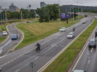 Búrka komplikuje dopravu v Bratislave: Dôležitý úsek je zaplavený, vodiči sa mu majú vyhnúť
