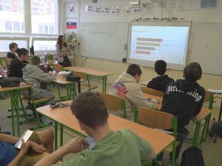 Kamery mali dostať tisíce škôl, zatiaľ ich testujú len na desiatich. Ministerstvo mení plány