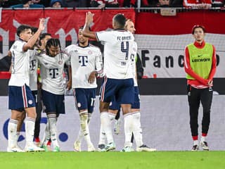 Napriek kolapsu trénera Bayern zvládol vyhrať. Leverkusen si v Hoffenheime ani neškrtol