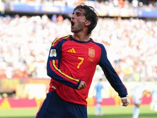 Z kritizovaného hráča sa stal nesmrteľný hrdina. Argentínske hradby prelomil Torres, Španieli sa stali majstrami sveta