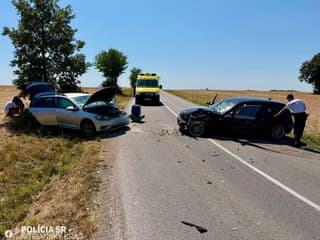 Vážna nehoda pri Zlatých Moravciach. Zasahoval vrtuľník, medzi zranenými majú byť aj deti