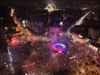 Politické zemetrasenie v Srbsku. Študenti ukončili Vučíćovu éru, v Belehrade sa oslavovalo do rána