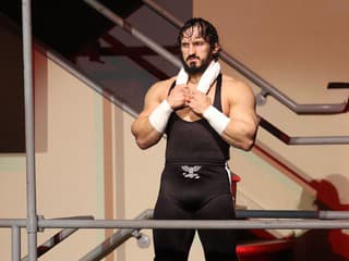 Deň predtým ešte zápasil. Vo veku len 40 rokov nečakane zomrela hviezda wrestlingu