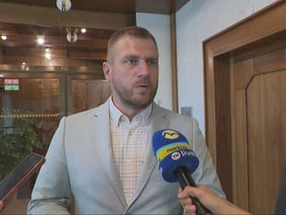 Fico sa snažil Kuffu od ministerského kresla odradiť. SNS však pritvrdila a trvá na svojom