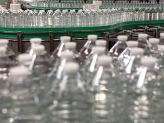 Slováci, pozor na túto minerálku. Namerali v nej namerali extrémne pH, môže spôsobiť vážne poleptanie