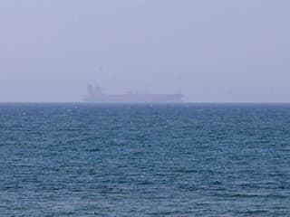 Tanker pri Katare bol pod paľbou. Hlásia zásah viacerými projektilmi