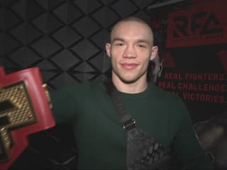 Debut v RFA si predstavoval inak. „Pirátovi“ po ilegálnom údere súpera pomáhali zdravotníci. Fapšo obhájil titul