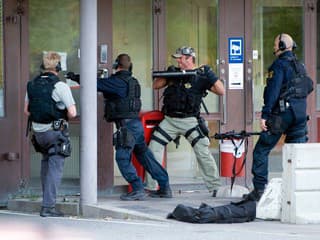 Dramatický incident vo Švédsku: Po útoku mačetou na škole hlásia zranených chlapcov