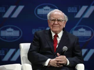 Legendárny biznismen sa sťahuje do úzadia. Miliardár Buffet odstúpil z čela Berkshire Hathaway