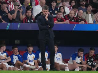 Ostrihať sa nemôže už vyše 700 dní. Fanúšikovi Manchestru United nedoprialo nový účes ani päť trénerov