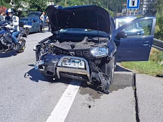FOTO: Vážna nehoda na Kysuciach: Zrážka dvoch áut si vyžiadala viacero zranených, medzi nimi boli aj deti