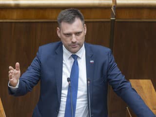 „Chcem byť veľmi aktívny poslanec,“ sľuboval. Tomáša Tarabu v rokovacej sále zatiaľ nevideli