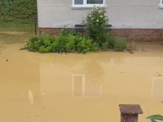 VIDEO: Búrka zanechala spúšť. Krúpy veľké ako slivky ničili domy aj úrodu