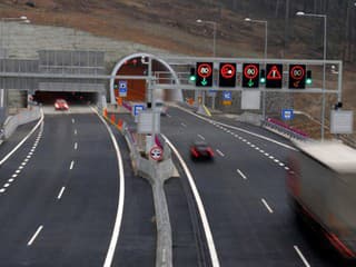 D1 pod Tatrami čakajú rozsiahle uzávery. Opravy dvoch úsekov skomplikujú dopravu až do novembra