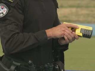 Policajti dostanú novú „zbraň“ proti agresorom: Má pomôcť zvládnuť nebezpečné zásahy