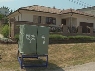 Prázdne studne, vyschnuté kohútiky a strach z ďalšieho horúceho dňa. Sucho mení každodenný život tisícok ľudí