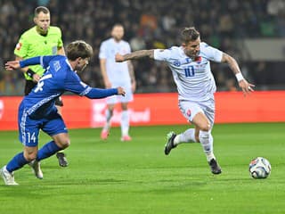 Reprezentácia neslúži na rozohrávanie sa. Tréneri, moderné metódy a hráči sú unavení, krúti hlavou expert