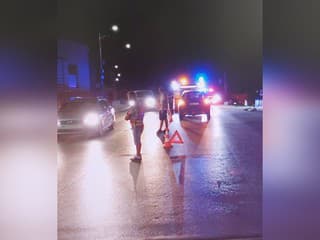 Smrteľná nehoda na Orave. Auto zrazilo chodca (†55) mimo priechod, zomrel v nemocnici