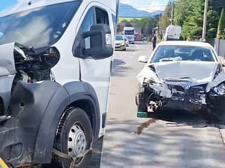 VIDEO: Vážna nehoda v Žiline. Auto prešlo do protismeru, zranilo sa päť ľudí