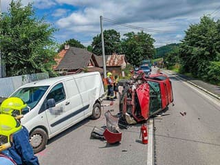 Vážna nehoda na východe Slovenska. Zranili sa štyria ľudia