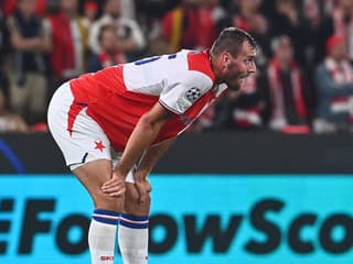 Fenerbahce s kapitánom Škriniarom na úvod LM remizovalo. Slavia okúsila trpkú príchuť futbalu