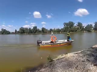 VIDEO: Pátracia akcia mala smutný koniec. Telo nezvestnej ženy (†66) našli na brehu rybníka