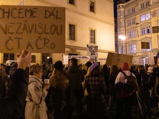 Nepokoje pred poslaneckou snemovňou v Česku. Dav sa pokúsil násilím vtrhnúť do budovy