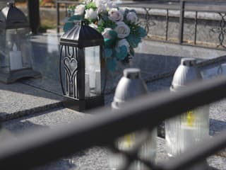 Niekde bude otvorené aj v noci, inde zaviedli nezvyčajné novinky. Takto budú fungovať cintoríny na Dušičky