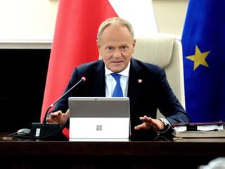 Požiar v závode na súčiastky do dronov bol podľa Tuska sabotážou. Ruské hybridné aktivity sa stupňujú