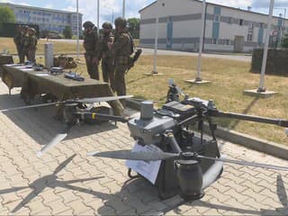Zbrane, tanky aj drony. Boli sme sa pozrieť vo vojenskom objekte