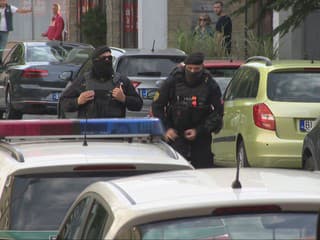 Ozbrojené komando vtrhlo na bratislavskú školu. Dvoch stredoškolákov obvinili z prípravy vraždy spolužiaka