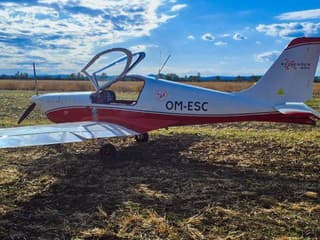 FOTO: Dráma na oblohe. Lietadlo na západe Slovenska muselo núdzovo pristáť