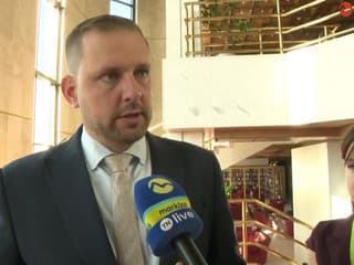 Nelka po útoku v Staškove naďalej bojuje o život. Desiatky zdravotníkov sa jej venujú dňom i nocou