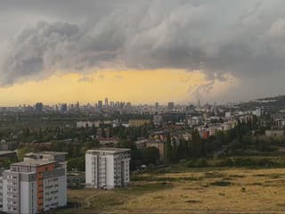 Posledné hodiny horúčav. Už o pár hodín na Slovensku udrie zlom, dorazí silný vietor