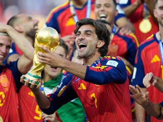 Futbal triumfoval nad brutalitou, Torres zlomil srdce Messimu. Tu sú ohlasy svetových médií na finále