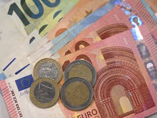 Táto dvojeurová minca má hodnotu tisícov eur. Rozpoznať ju môžete podľa jediného detailu