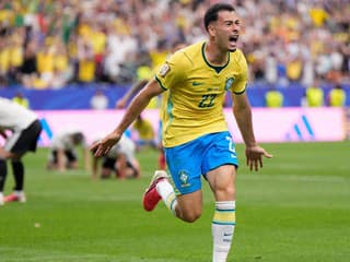 Japonci opäť zlyhali na prvej prekážke. Brazília našla svojho hrdinu v 95. minúte a postupuje do osemfinále