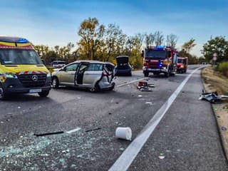 FOTO a VIDEO: Hromadná nehoda pri Košiciach. Zrazili sa štyri autá, hlásia viacerých zranených