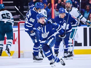 VIDEO: O triumfe Toronta rozhodol McKenna, Rangers potvrdili domácu formu. Philadelphia prekvapila favorita
