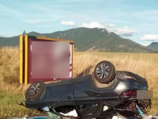 Tragická nehoda pri Turčianskych Tepliciach. Auto sa čelne zrazilo s kamiónom, vodič (†39) neprežil