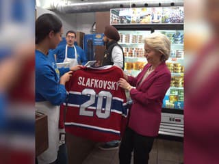 Žiaden Kanaďan ani Američan. Ursula von der Leyen sa pochválila dresom Slafkovského