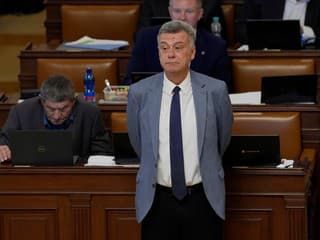 Bitcoinová kauza v Česku má súdnu dohru. Exministrovi hrozí väzenie, je obžalovaný z prania špinavých peňazí