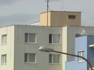 Mladé rodiny utekali z Bratislavy za lacnejším domom. Dnes ich čaká nepríjemné prekvapenie