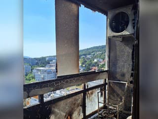 Klimatizácia sa zmenila na zdroj požiaru. Hasiči zasahovali v bratislavskom paneláku